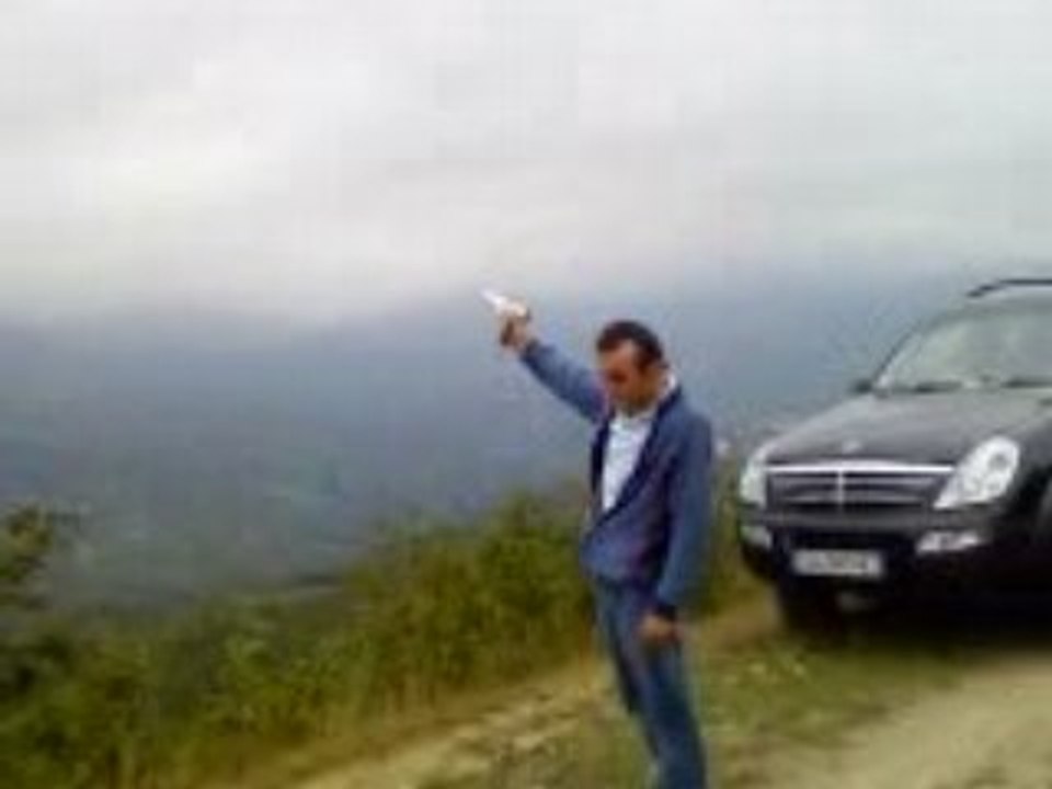 Sedat silah cekiyor