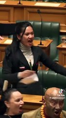 Yeni Zelanda'da Haka Dansıyla yasaya protesto!