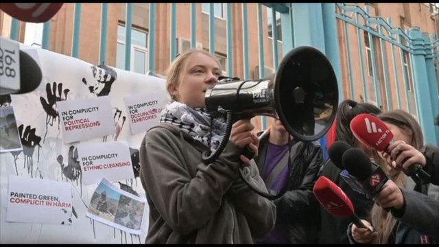 Greta Thunberg manifesta contro l'Azerbaigian: Viola diritti umani