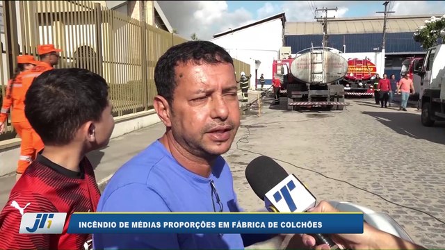 Incêndio de médias proporções em fábrica de colchões