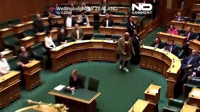 Deputados maoris fazem haka de protesto para interromper votação no parlamento da Nova Zelândia