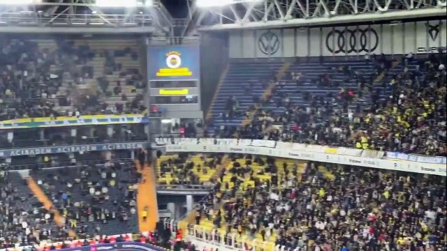 Zenit maçında Fenerbahçe taraftarlarından Ali Koç’a istifa çağrısı