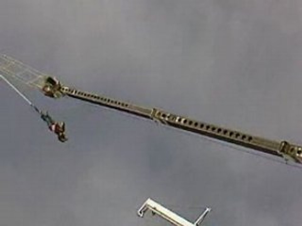 TAHIA TOUN'S INES SAUT A L ELASTIQUE 2008