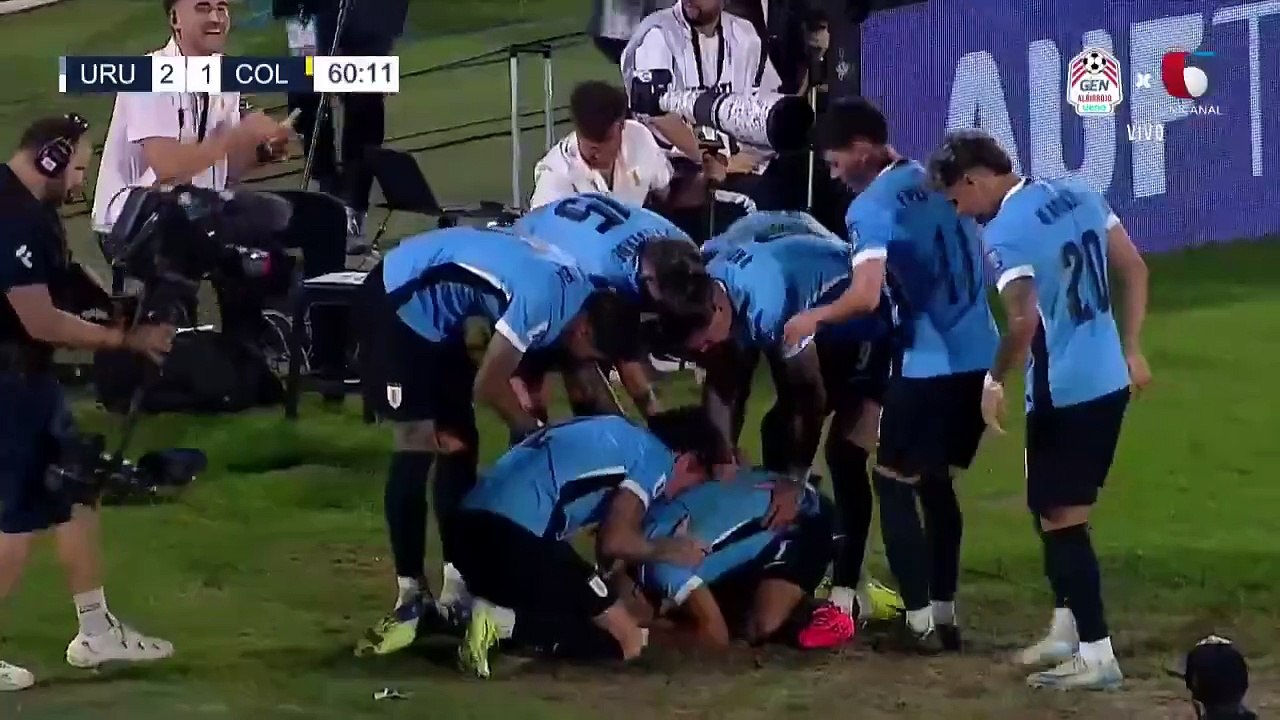 Uruguay venció 3-2 a Colombia en la Eliminatorias Sudamericanas de la Copa del Mundo.  