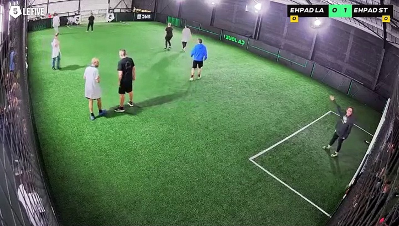 Ehpad La Foret - Ehpad St Christophe 15/11 à 22:02 - Football Terrain 2 (LeFive Challans)