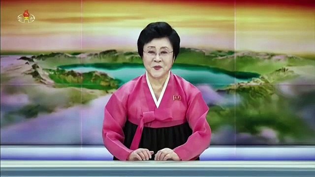 Estimado camarada Kim Jong Un dirige sobre terreno teste de funcionamento de drones de ataque autodestrutivos