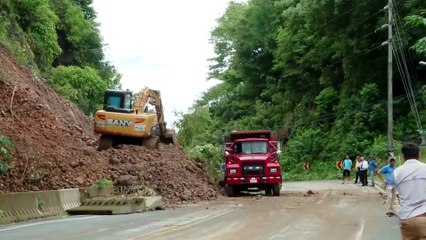 tn7-Cierres por deslizamiento en Costanera Sur provocó que turistas perdieran sus vuelos-151124