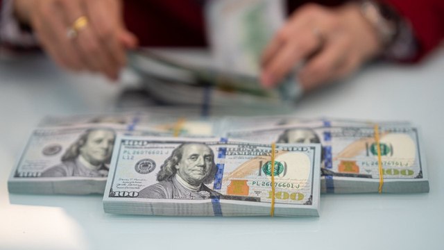 Giá đồng bạc xanh giảm nhẹ nhưng vẫn ở mức hơn 25.500 đồng/USD, nhiều nhà đầu tư lo lắng | VTC Now