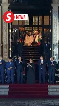 Biden, Xi, and APEC leaders meet for folkloric summit dinner