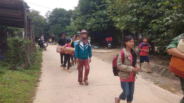 Vết nứt dài hơn 100m như xé toạc quả đồi, Quảng Bình ban bố tình trạng khẩn cấp tại bản Tân Ly