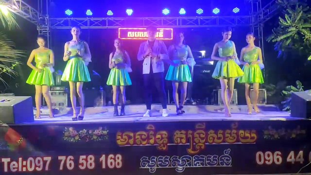 Khemer Cambodia hip dance, and shake dance in music concert Part 14