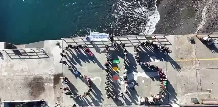 Il video della catena umana a Stromboli