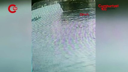 Üsküdar'da vapurla balıkçı teknesi çarpıştı; o anlar kamerada