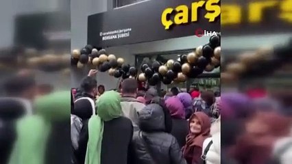 Züccaciye mağazası açılışında izdiham! Birbirlerini ezdiler
