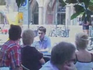 Anh Chỉ Biết Câm Nín Nghe Tiếng Em Khóc