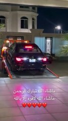 أبو دانة يهدي بناته سيارات مرسيدس