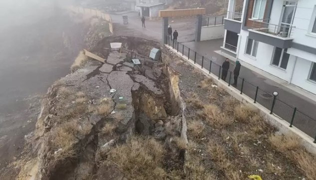 Ankara’da toprak kayması sonucu 10 katlı bina boşaltıldı