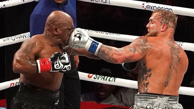 Mike Tyson battu aux points par Jake Paul devant plus de 120 millions de personnes sur Netflix