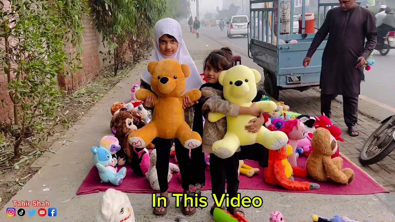 Teddy Bear Whole Family We Found At Footpath | Aur Sardi Me Khai Fish 🐠