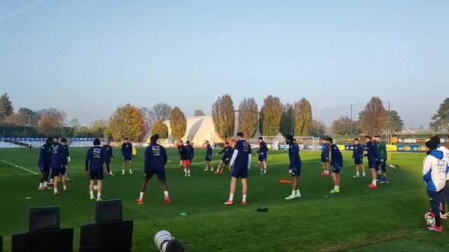 Dimarco prova a farlo sbagliare, Barella si salva e... lo insulta! Guarda il torello della Nazionale