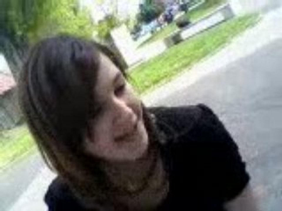 Milou qui chante avec sa voix d'0r ...