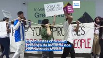 COP29: Manifestantes contra as alterações climáticas interrompem cimeira