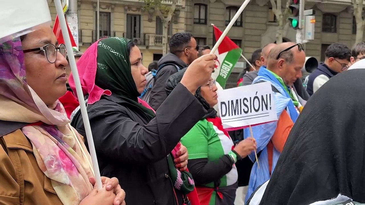 Los jóvenes saharauis llevan su grito hasta Ferraz: "El PSOE es la sede del lobby marroquí en España"