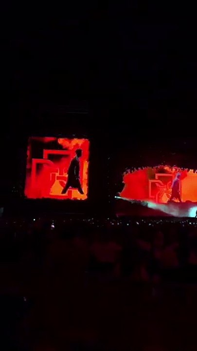 Duki no cantó Emilia también usa Jordan durante Givenchy
