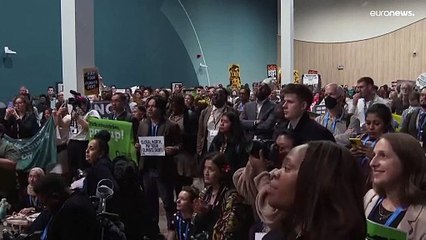 باكو تشهد مظاهرة حاشدة داخل قاعة محادثات المناخ وتحقيق العدالة البيئية في صدارة المطالب