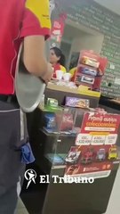 Una pareja fue discriminada en una estación de servicios