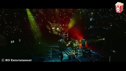 A man and a woman fall in love but must wait 30 years, until the woman’s daughter reunites them