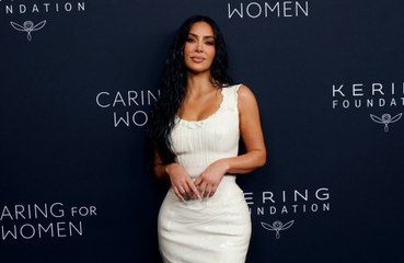Kim Kardashian ammette di stare crescendo i figli da sola