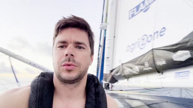 Vendée Globe 2024 - Sébastien Simon / Groupe Dubreuil -Jouer la position jusqu'au bout