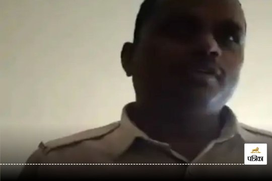 हेड कॉन्स्टेबल का शराब-तस्कर से रिश्वत मांगने का VIDEO