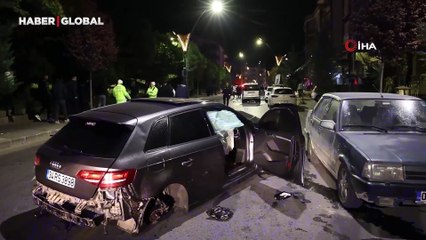 Alkollü sürücü 4 araca çarparak durabildi: O anlar güvenlik kameralarına yansıdı