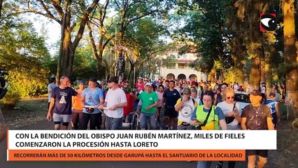 Con la bendición del Obispo Juan Rubén Martínez, miles de fieles comenzaron la procesión hasta Loreto