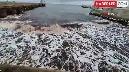 Tekirdağ Kıyılarında Poyraz Fırtınası Kızıl Yosunları Getirdi