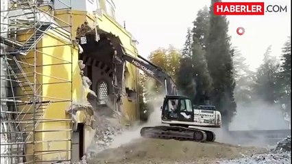 Domaniç'teki Sultan Alaaddin Camii Yıkıldı, Minare Koruma Altına Alındı
