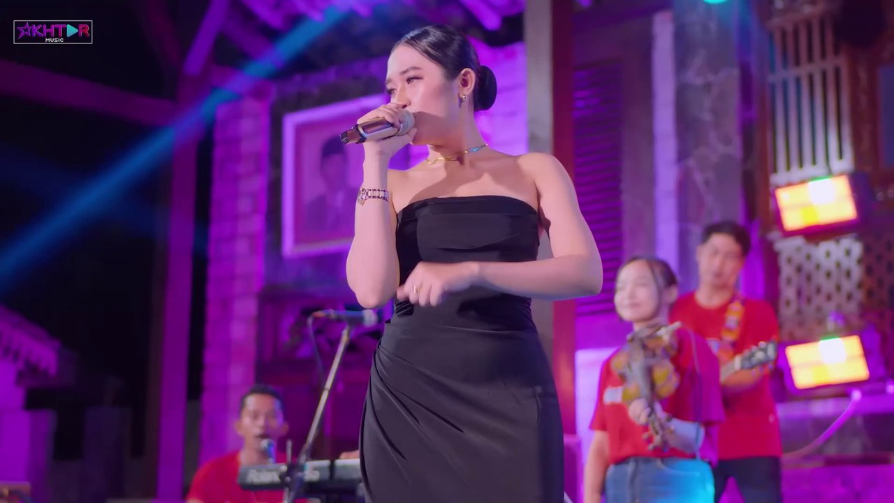 Della Monica - Gara gara sebotol minuman - Akhtar Team