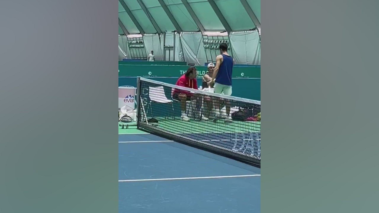 El esperado saludo entre Rafa Nadal y Carlos Alcaraz