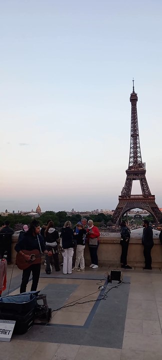 Parisian Music Vibe Around Eiffel Tower #musicvideo  #magical #eiffeltower #traveling  #music  (4)