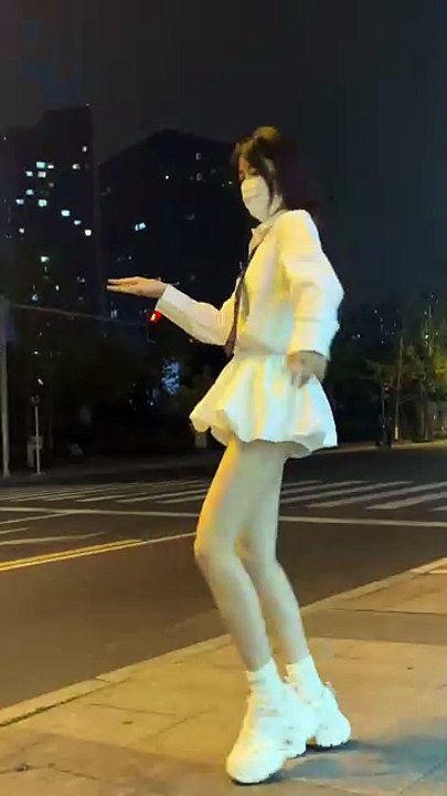 甜妹和御姐好难选哦#慢摇#扭一扭#你的辣来了