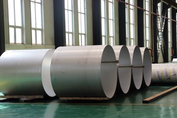 Large caliber thin-walled stainless steel welded pipe