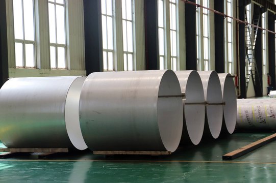 Large caliber thin-walled stainless steel welded pipe