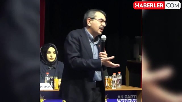 Demet Akalın, Bakan Tekin ile ilgili paylaşımını sildi