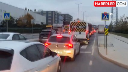 Öğrenciler ders başı yaptı, İstanbul trafiği kilitlendi