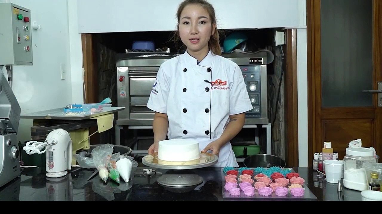 Bài 14 : Làm bánh hoa hồng đa sắc