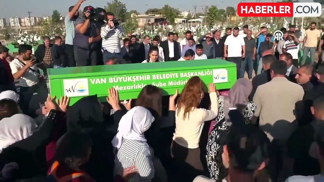 Gülben Ergen, Rojin'in babasını ziyaret etti, takipçisine verdiği yanıt çok konuşuldu