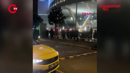 Üsküdar'da AVM önünde bıçaklı kavga