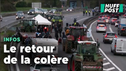 Les tracteurs des agriculteurs de retour près de Paris
